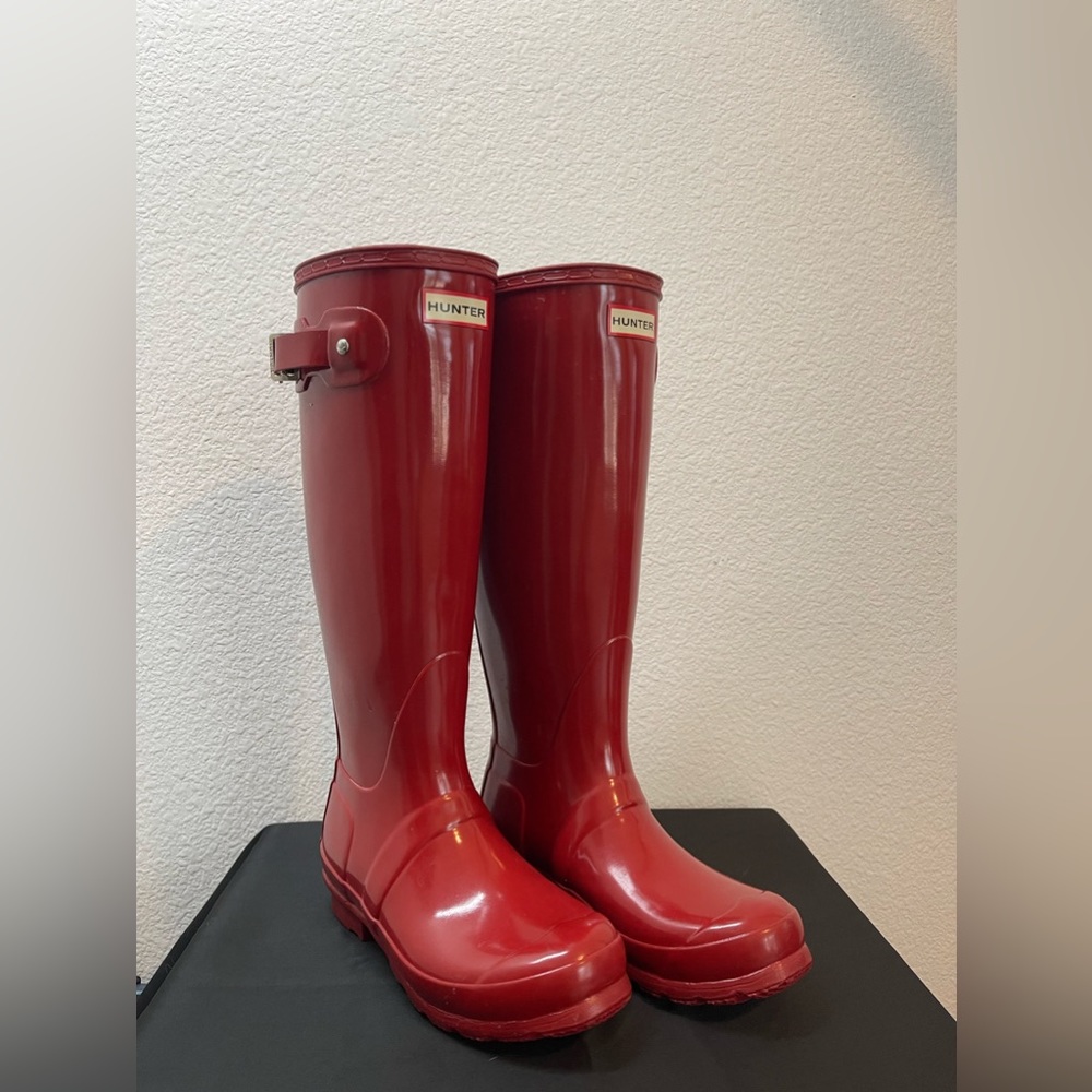 Women’s Hunter Rain Boots in Size 6